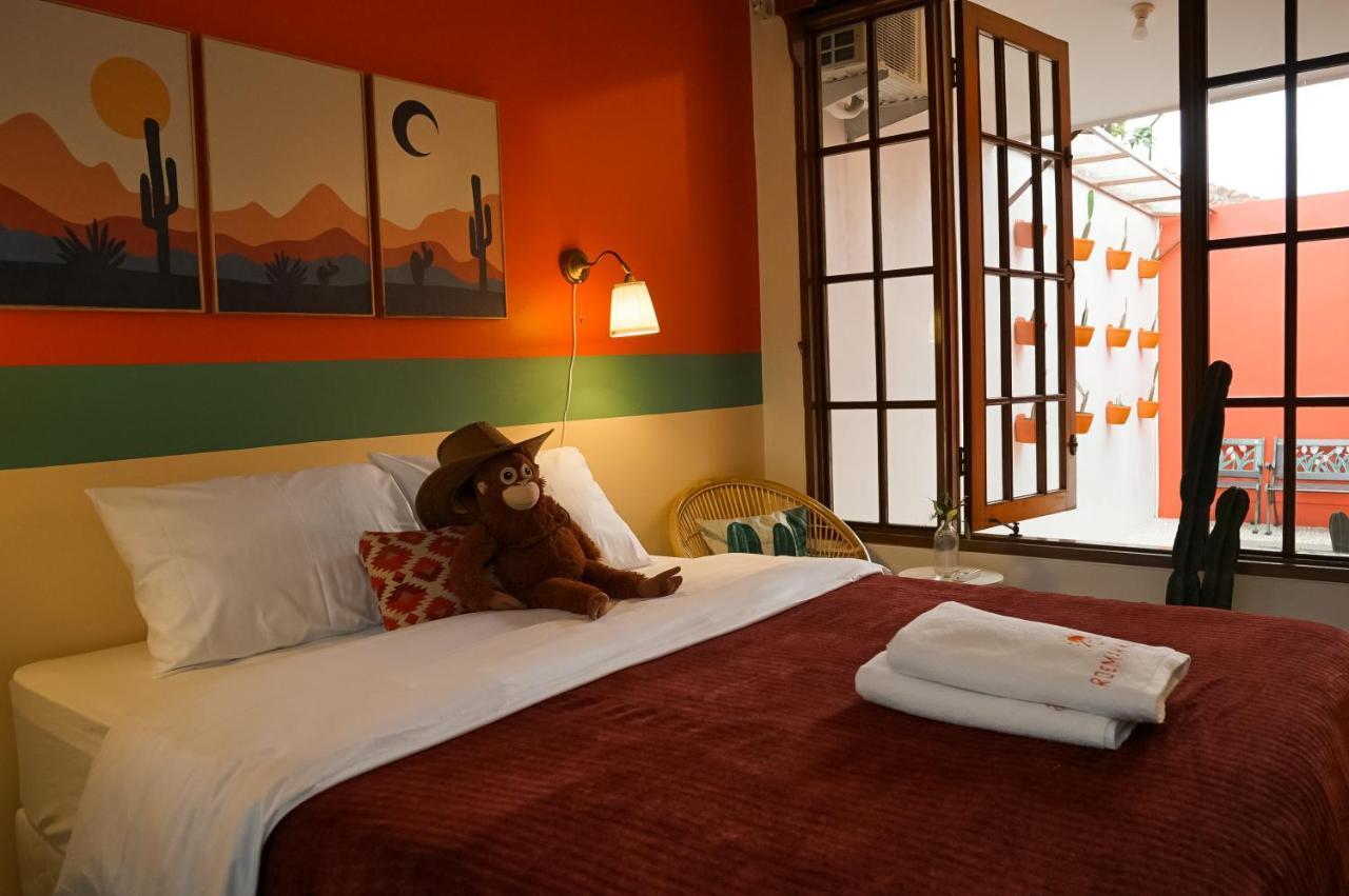 Roemah Renjana Bandung Bed & Breakfast Exterior foto