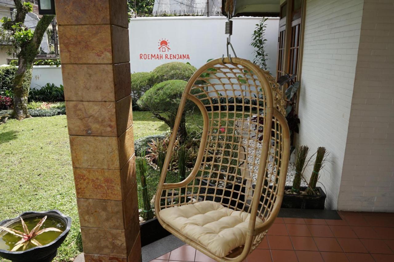 Roemah Renjana Bandung Bed & Breakfast Exterior foto