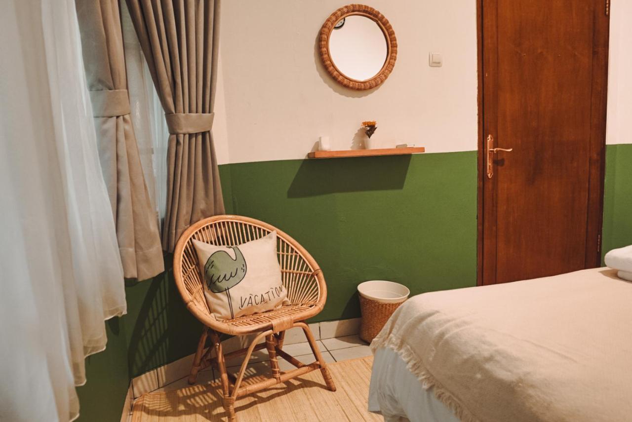 Roemah Renjana Bandung Bed & Breakfast Exterior foto