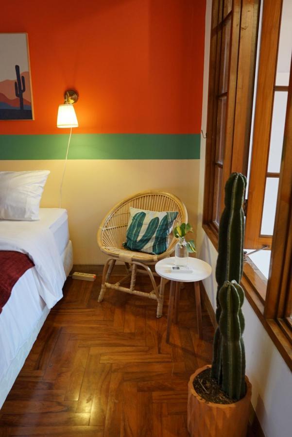 Roemah Renjana Bandung Bed & Breakfast Exterior foto