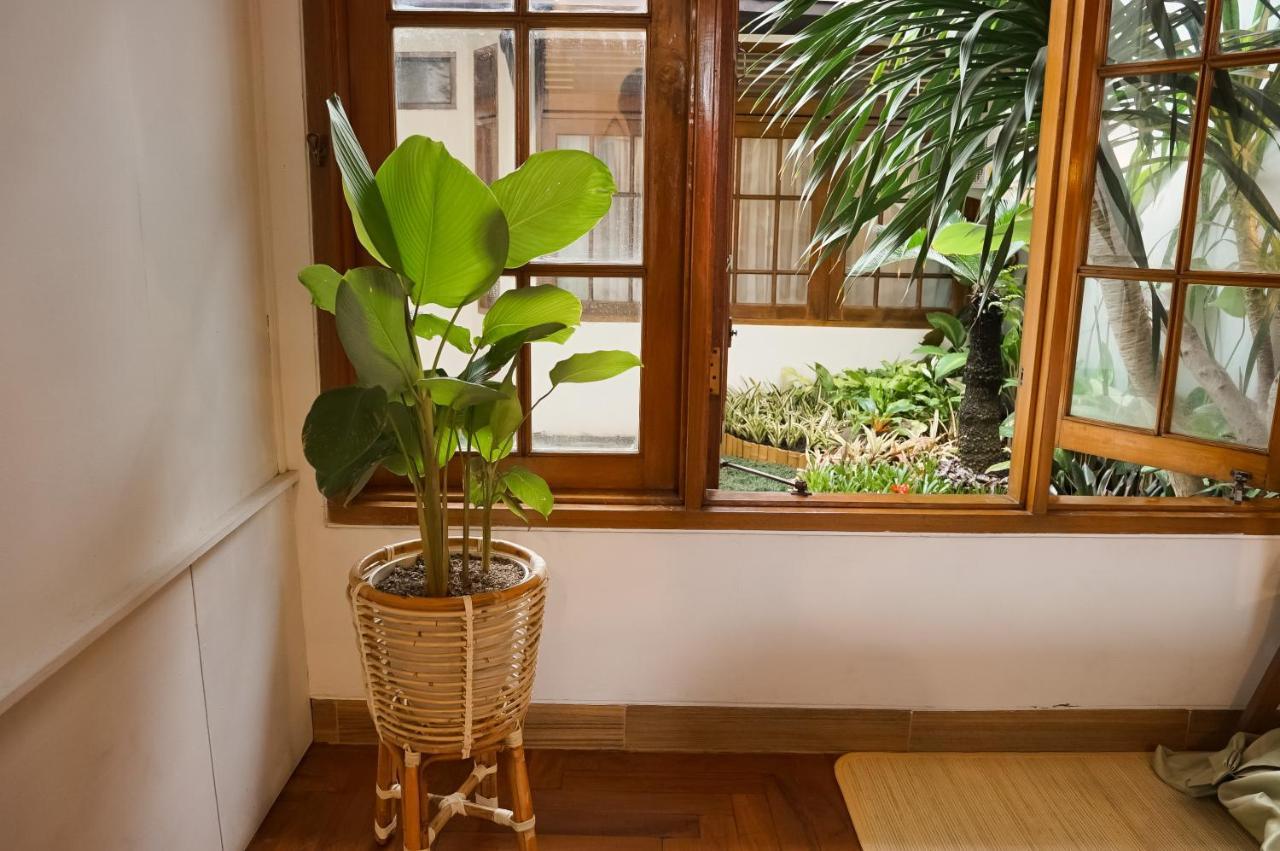 Roemah Renjana Bandung Bed & Breakfast Exterior foto
