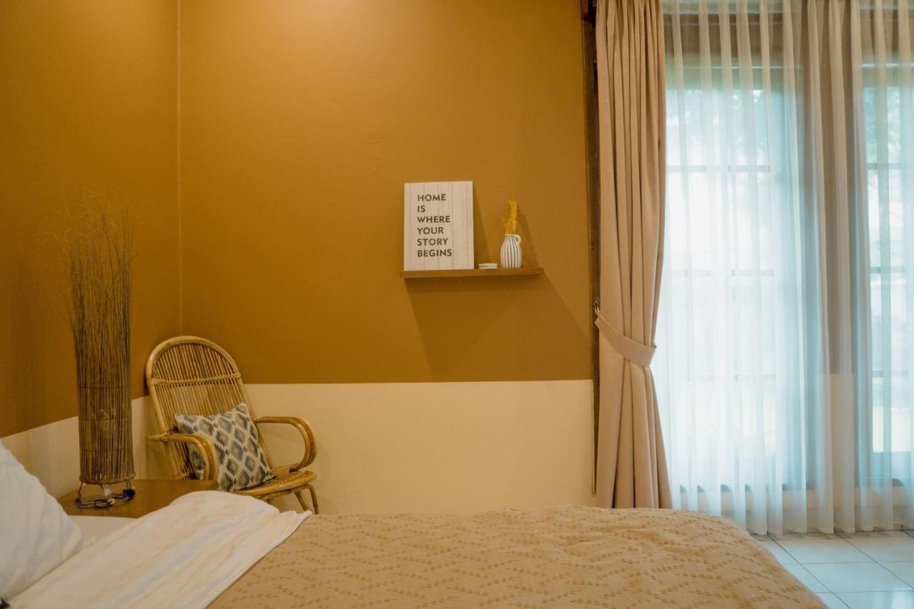 Roemah Renjana Bandung Bed & Breakfast Exterior foto