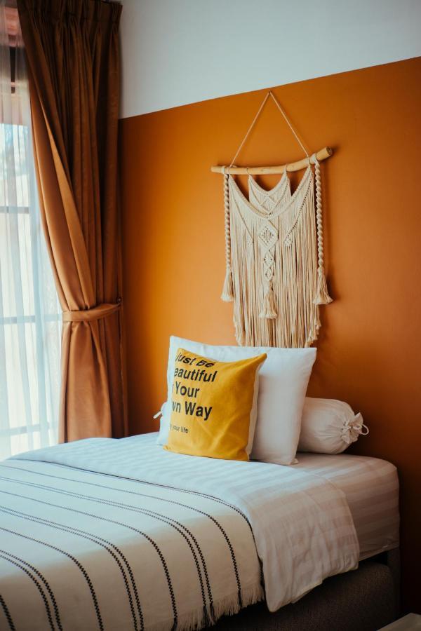 Roemah Renjana Bandung Bed & Breakfast Exterior foto