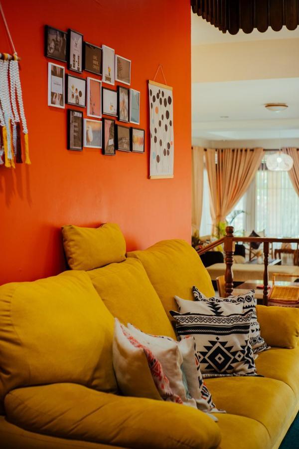 Roemah Renjana Bandung Bed & Breakfast Exterior foto