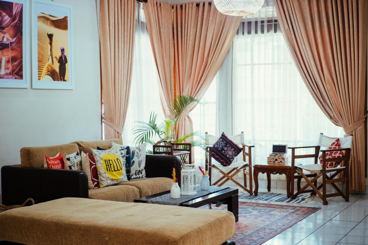 Roemah Renjana Bandung Bed & Breakfast Exterior foto
