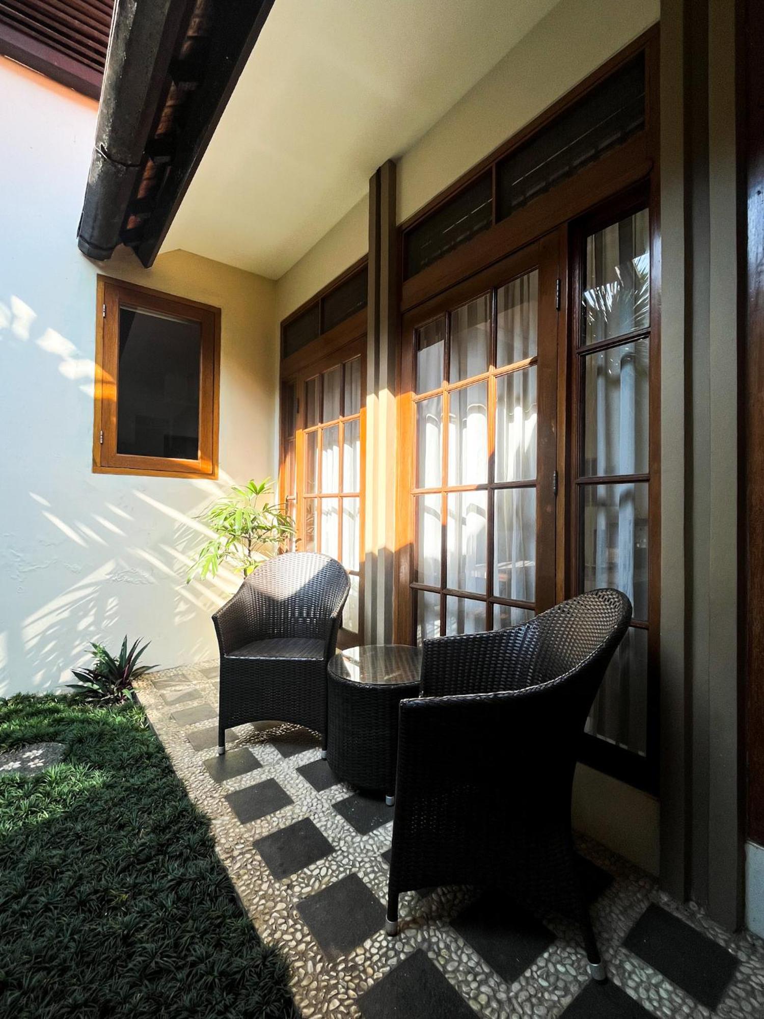 Roemah Renjana Bandung Bed & Breakfast Exterior foto