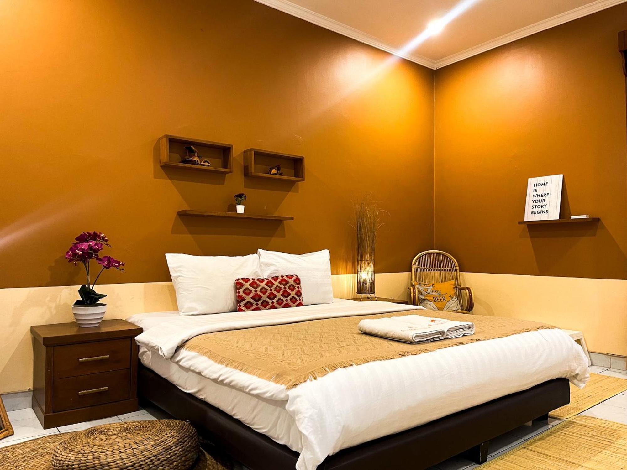 Roemah Renjana Bandung Bed & Breakfast Exterior foto
