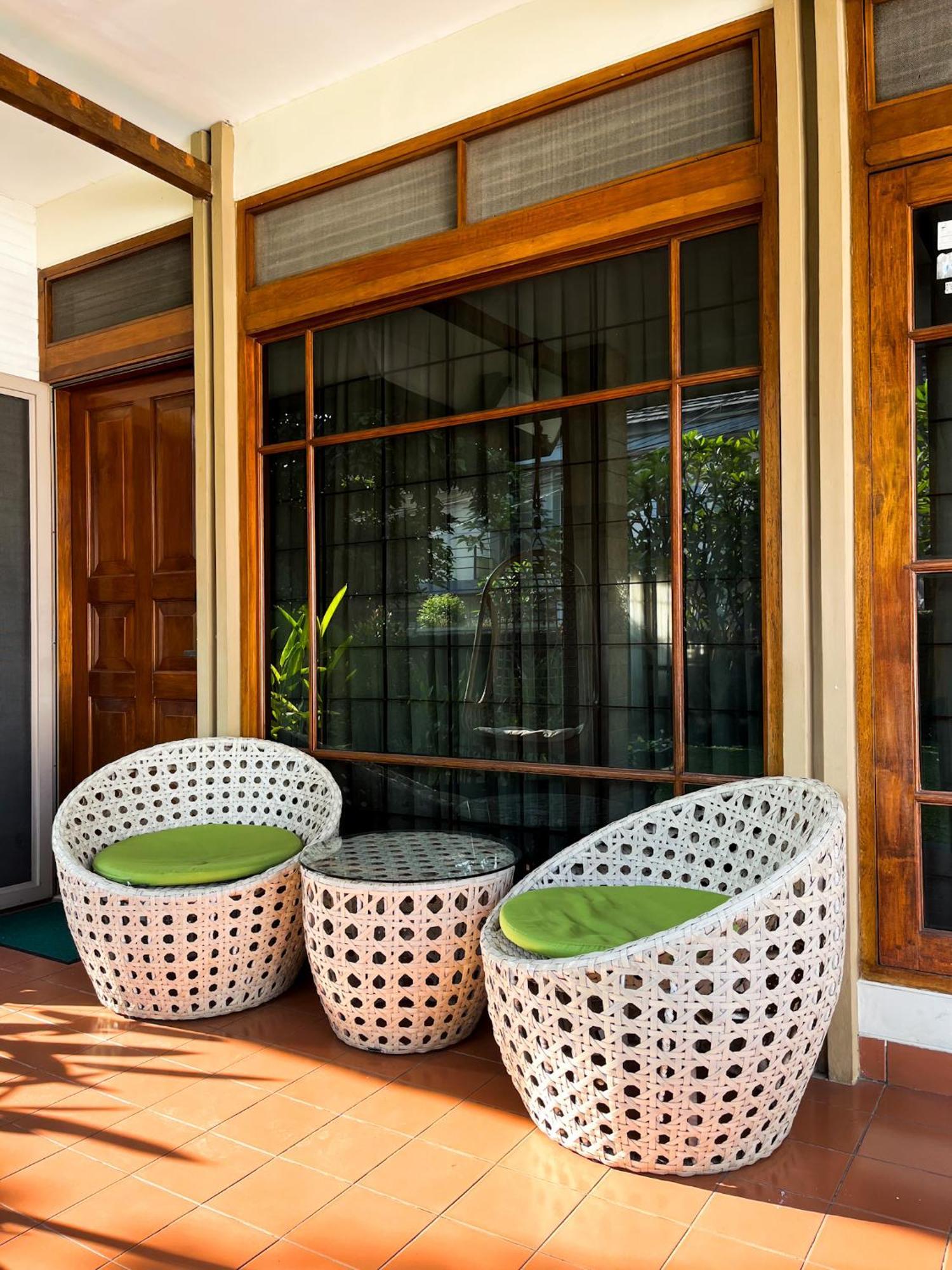 Roemah Renjana Bandung Bed & Breakfast Exterior foto