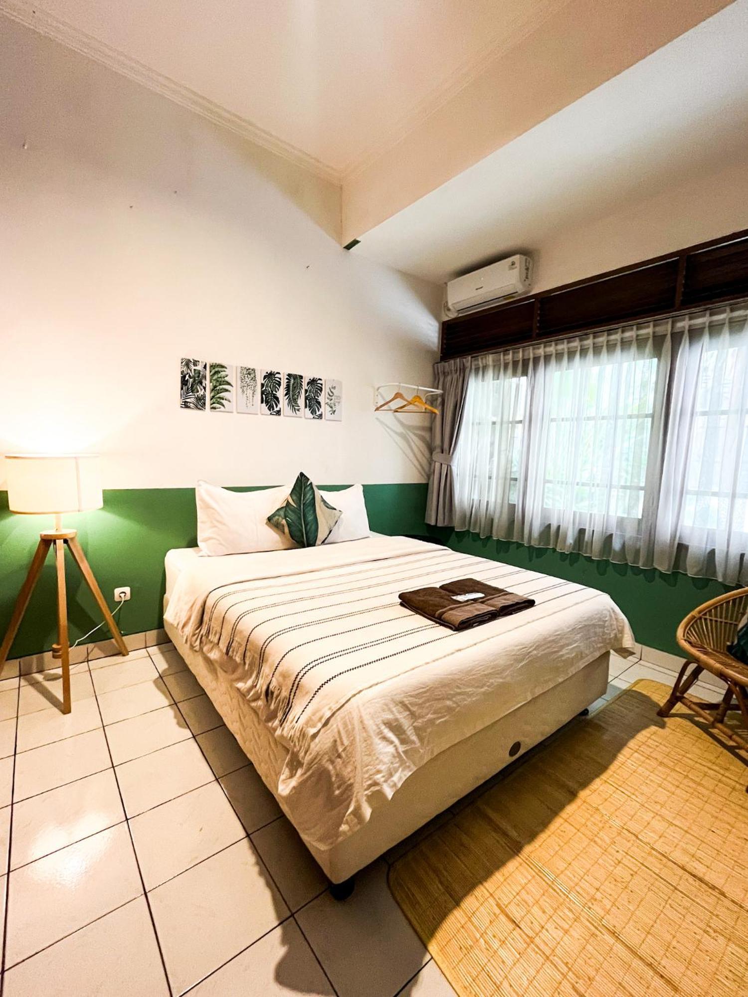 Roemah Renjana Bandung Bed & Breakfast Exterior foto