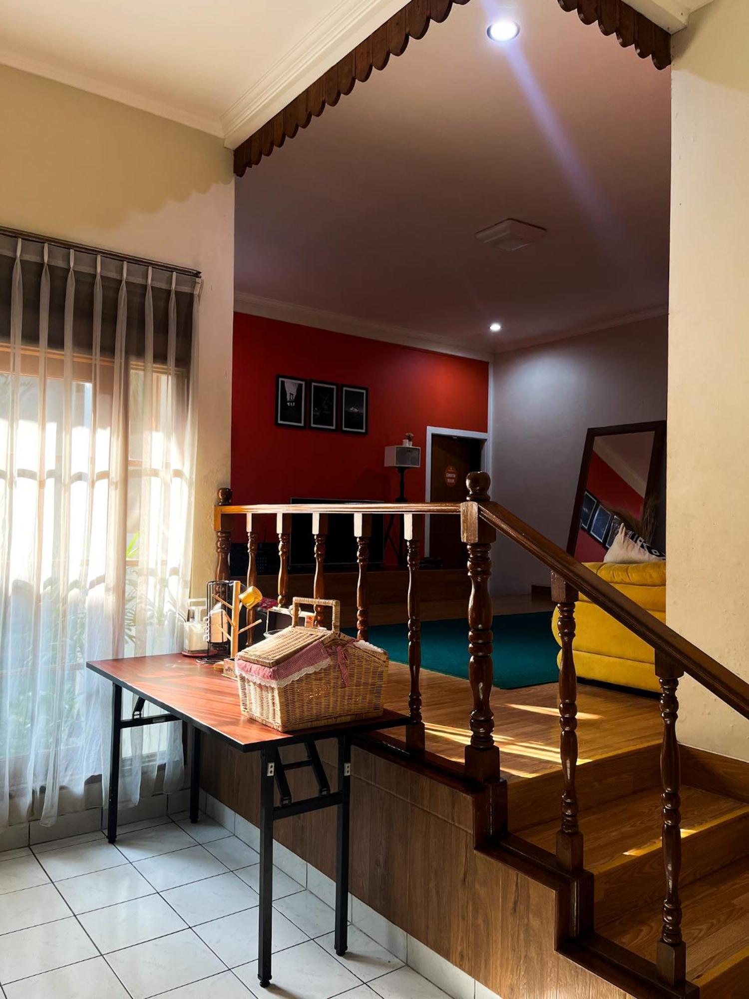 Roemah Renjana Bandung Bed & Breakfast Exterior foto
