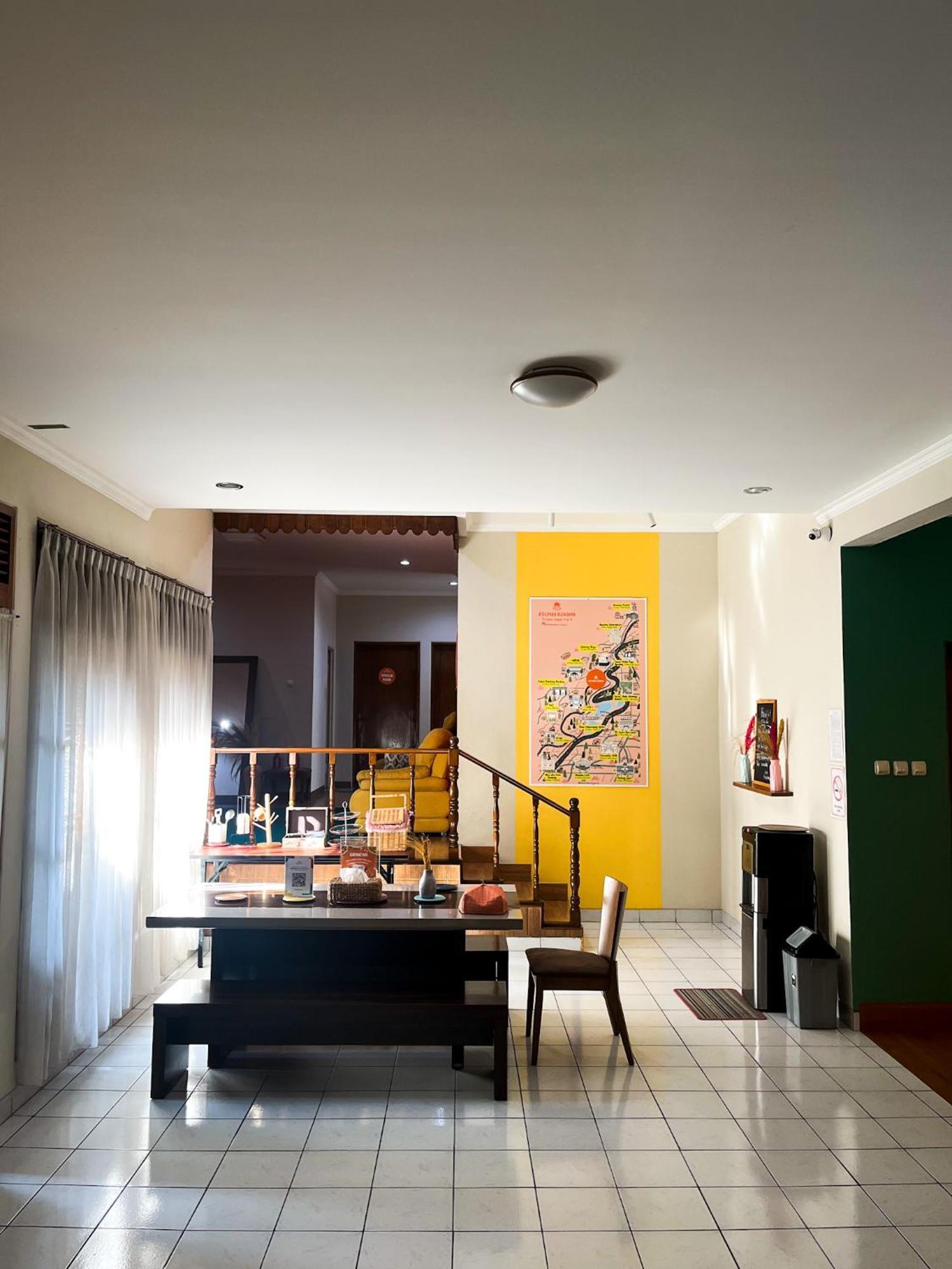 Roemah Renjana Bandung Bed & Breakfast Exterior foto
